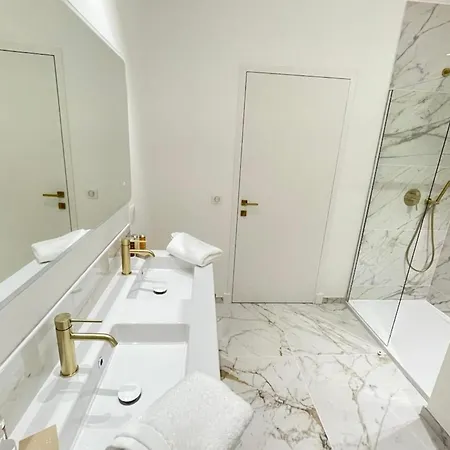 Luxurious 4 Bedrooms 1min Beaches & 3min Palais Apartman