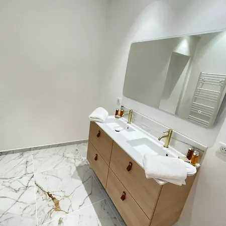 Apartman Luxurious 4 Bedrooms 1min Beaches & 3min Palais